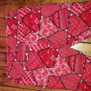 lularoe tc leggings tall & curvy Valentine’s Day hearts